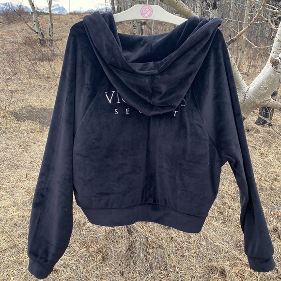 Velvety Victoria’s Secret sweater - Picture 3 of 3
